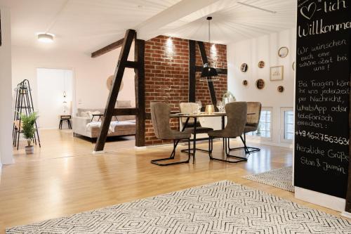 Hamelin Apartment | JASTA Homes Altstadt, zentral, überdachter Parkplatz, Netflix, Vollausstattung, Loft, modern und Komfort