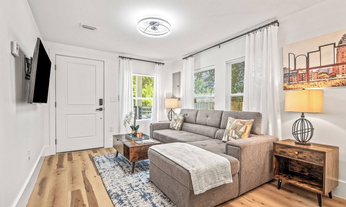 Southeast Pensacola Cottage | Java the Hut: Cozy Retreat in Downtown Pensacola