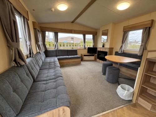 Great Yarmouth Resort | Jay 28, California Cliffs, Parkdean, Sleeps Eight, Free Wi-Fi, Pet Friendly, Bed Linen and Towels Included