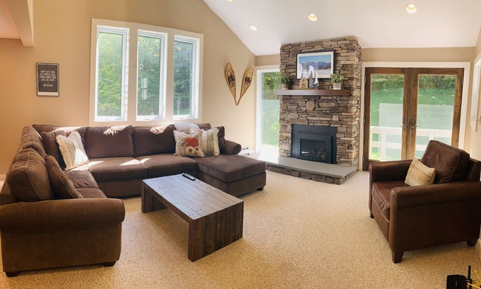 North Troy House | Jay Peak 3 Bedroom Trailside Condo directly on the mountain. Walk to water park