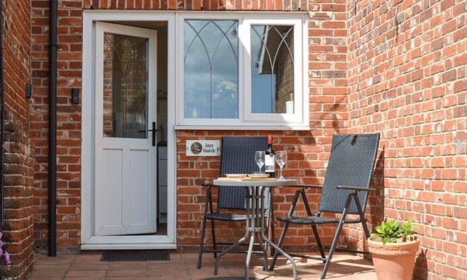 North Walsham Cottage | Jays Hatch Holiday Cottage Perfect for Couples or Single travellers.