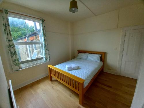 Finchley Church End House | Jazmin