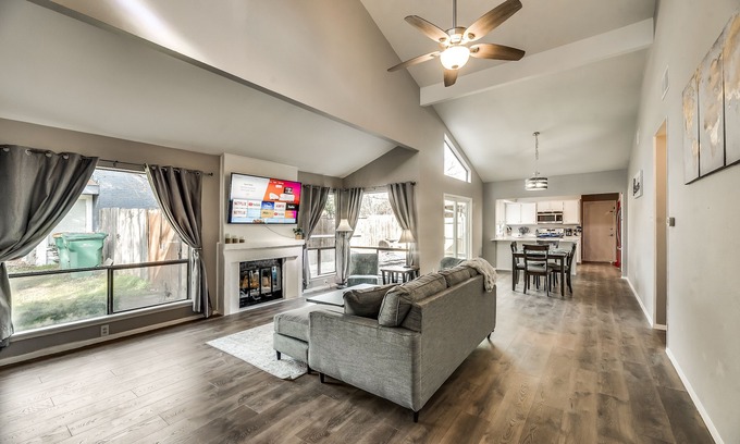 Lewisville House | JD’s Relaxing Retreat