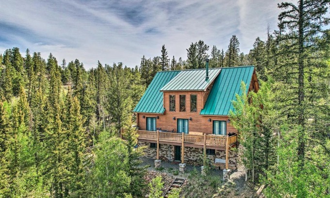 Indian Mountain House | Jefferson Cabin with Fire Pit and Sauna Near Hiking!
