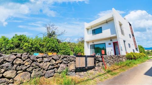 Aewol House | Jeju Damongchae Pension