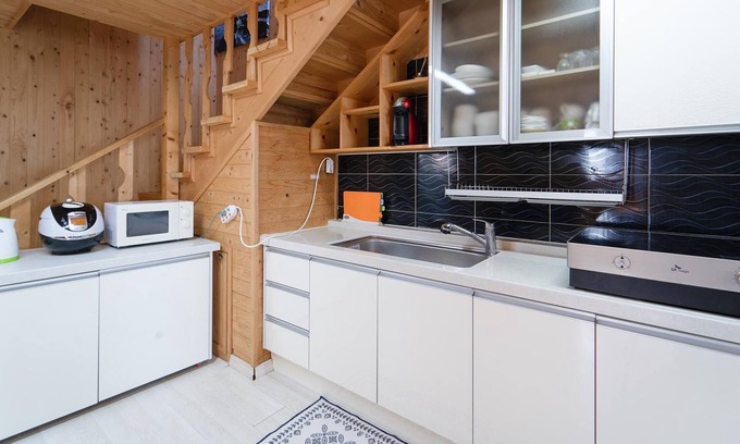 Pyoseon House | Jeju Haebaragi Pension