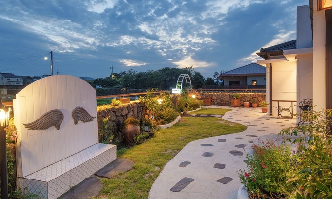 Andeok House | Jeju Proud Jacuzzi Dokche Pension