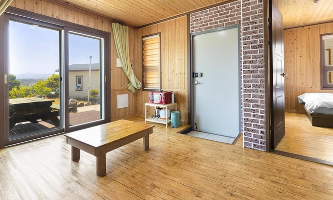 Jocheon House | Jeju Seowoobong Pension