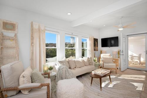 Oak Island House | Jellyfish Cottage