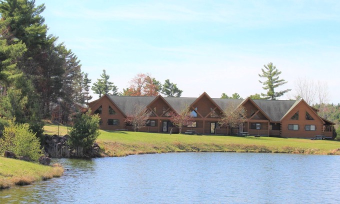 Warrens Cabin | Jellystone Lodge