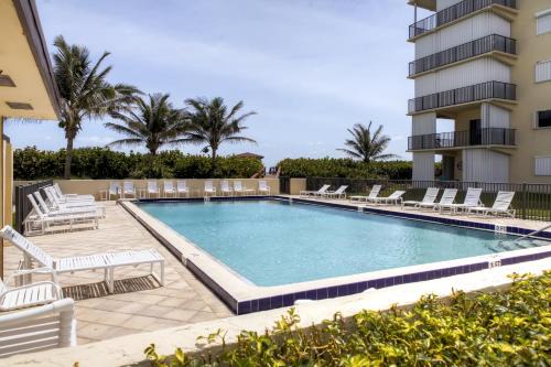 Hutchinson Island South Apartment | Jensen Beach Condo with Oceanfront Balcony and Pool!