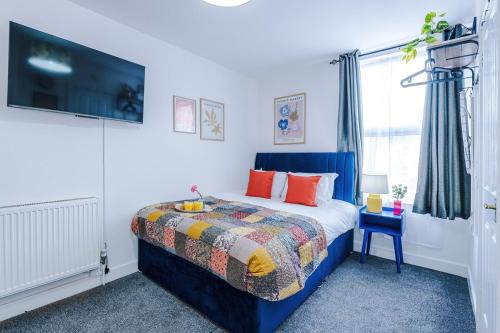 Leamington Spa Apartment | Jephsons Lodge Studio 6 - Town Centre Gem, Parking, WiFi & Free Netflix
