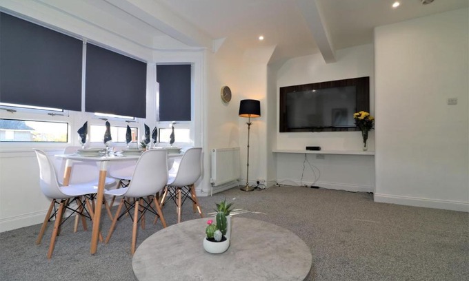 Renfrew House | Jess View
