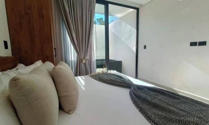La Veleta Apartment | Jetstream & Private Jacuzzi + club beach