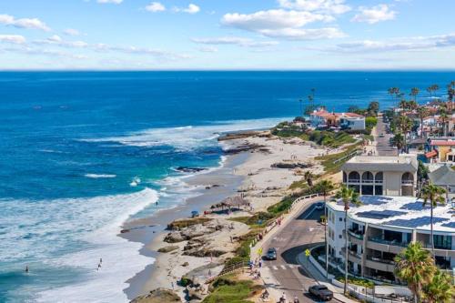 Beach Barber Tract House | Jewel of La Jolla Breathtaking Windansea Views