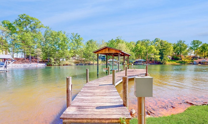Huddleston Cottage | Jewelbox Cottage - Dog-friendly Lakefront home with private dock, canoe & SUPs