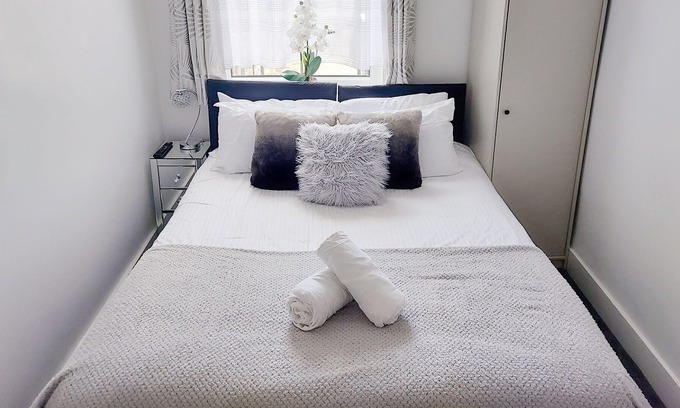 Edmonton Apartment | JGJ Apartment