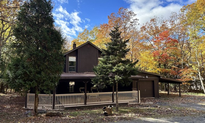 Jim Thorpe House | Jim Thorpe, Bear Creek Lake, Cozy 3Br family friendly home- EV charging outlet
