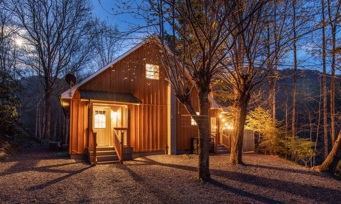 Cosby Cabin | Jireh Mount Cabin | Game Room, Minutes to National Park!