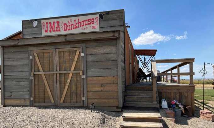 Riverton House | JMA Bunkhouse