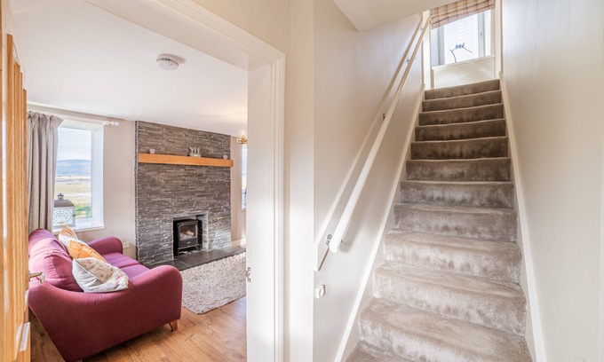 Kelton Cottage | Jocks Hoose - a cottage that sleeps 4 guests in 2 bedrooms