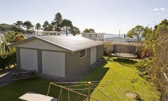 Cooks Beach Cottage | Joes Place - Cooks Beach Holiday Home