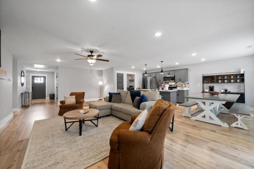 Clarksville House | John's Place 1365 Isaiah Drive