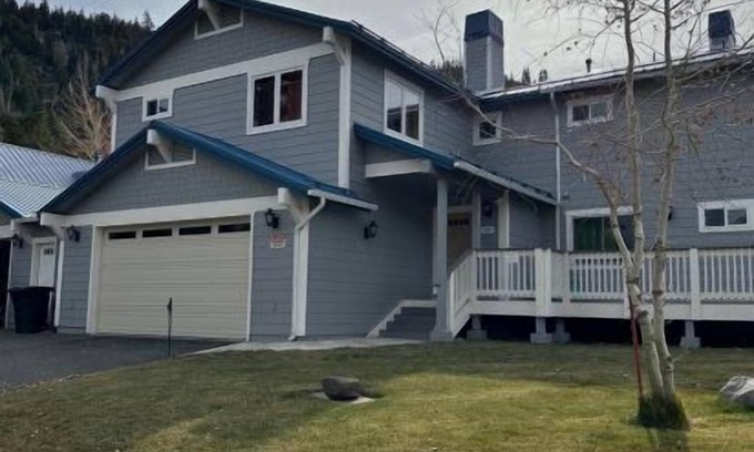 June Lake House | Johnson Suite 2- Walk to both June and Gull Lakes, only 1.5 miles to June Mtn Ski Area