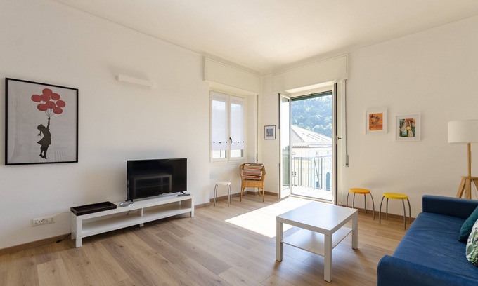 Camogli Apartment | JOIVY Bright Apt For 5, Near Beach, In Camogli