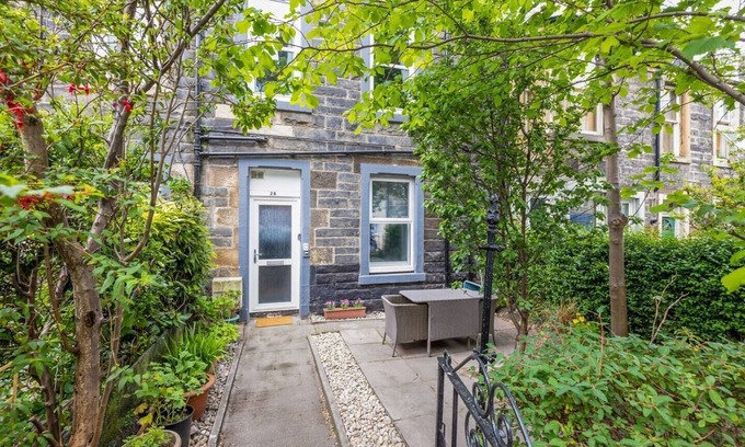 Leith Apartment | JOIVY Charming 1-Bed Ap Near Leith Links W/Patio