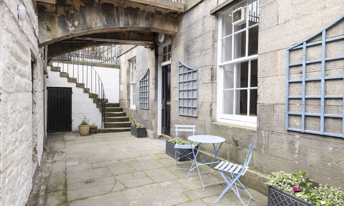 Stockbridge Apartment | JOIVY Chic Flat Near Stockbridge Market W/Patio