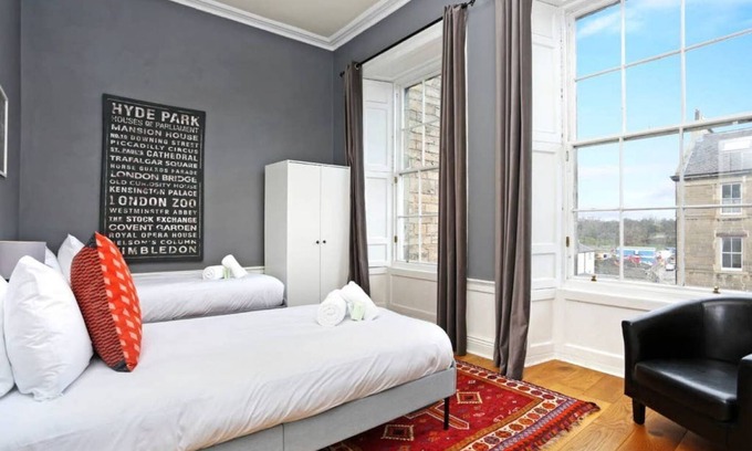 Stockbridge Apartment | JOIVY Delightful 3-bed flat near Inverleith Park