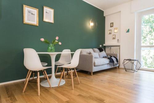 Fiera Apartment | JOIVY Fresh Family Apt for 5 near City Life
