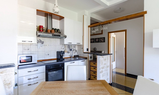 Rapallo Apartment | JOIVY Kiki House