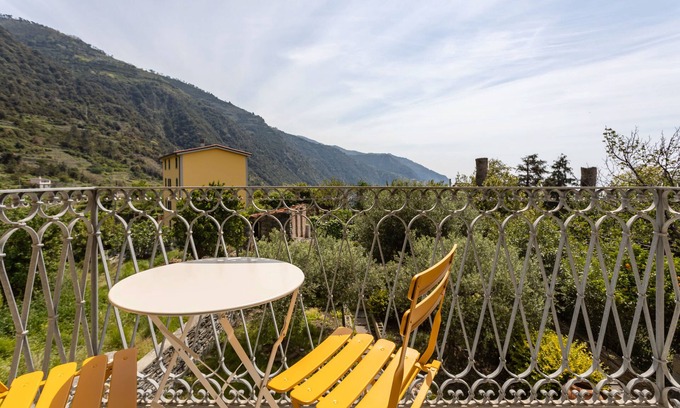 Corniglia Apartment | JOIVY Lovely Flat W/Private Parking In 5 Terre