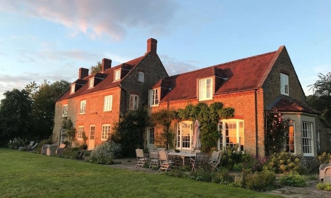Blackford House | JOIVY Luxurious 8-bed farmhouse in Somerset countryside