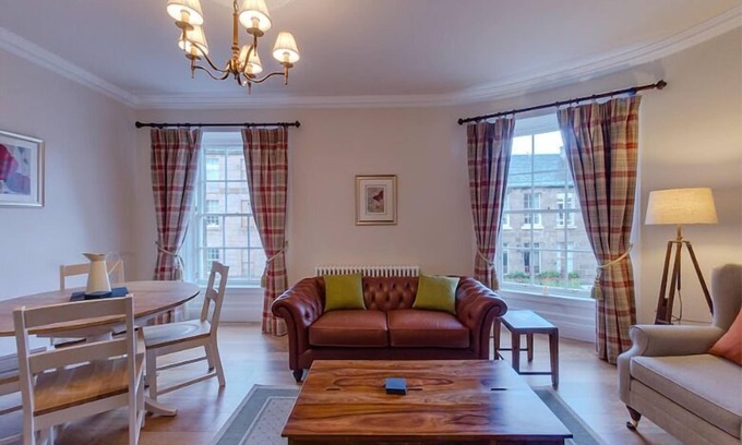 Stockbridge Apartment | JOIVY Luxury New Town Apartment