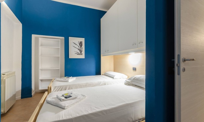 Molo Apartment | JOIVY Warm Family Flat For 9, Near Porto Antico