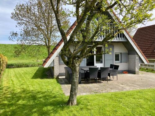 Anjum House | Joke am Deich 6 pers house with equipped terrace behind a dike at Lauwersmeer