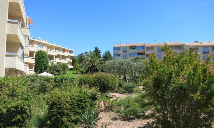 Le Dramont Apartment | Joli studio A front de mer