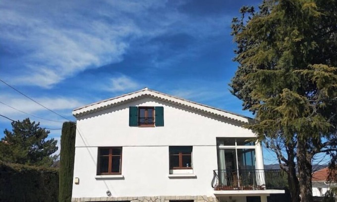 Les Trois Lucs Villa | Jolie Villa Avec Piscine Privée et Grand Jardin Idéal Pour 3 Familles