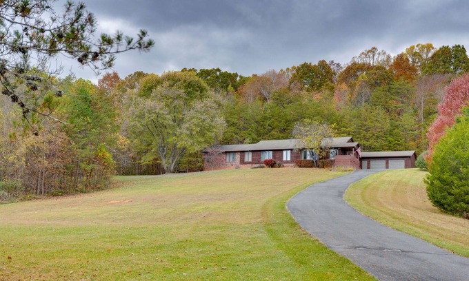 Jonesborough House | Jonesborough Home on 8 Acres w/ Mountain Views!