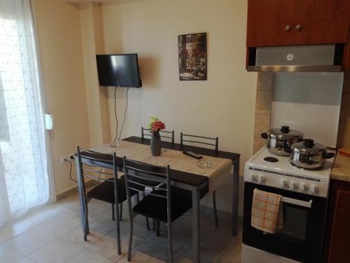 Neoi Epivates Apartment | Jordan's Neoi Epivates Appartment by the Beach
