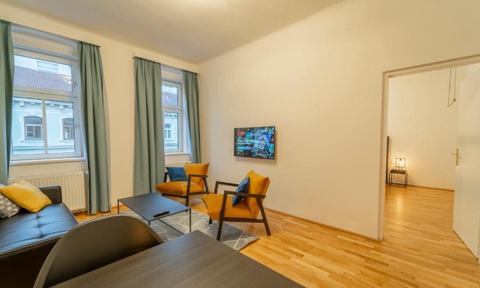 Kaisermuhlen Apartment | josef's home I Maxi Apartment I near UNO, VIC