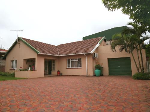 Bluff House | JoThams Bed & Breakfast or Self-catering