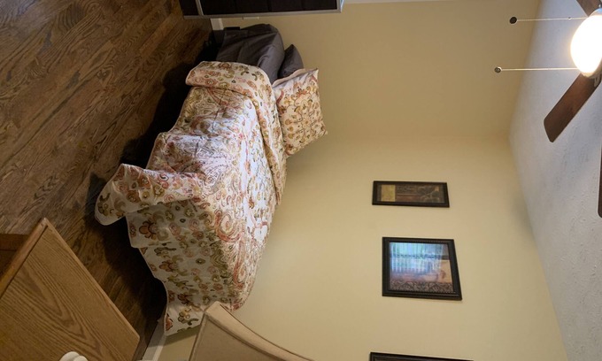 Union City House | Journey’s Pad minutes to Atlanta Metro Studios