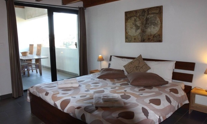 Villegailhenc Apartment | Jours de vigne - Contemporary apartment for 8 people