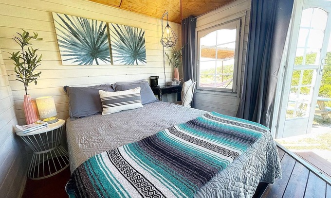 Dripping Springs Cabin | Joy Cabin @ 13 Acres - Yoga/Hike/Meditate