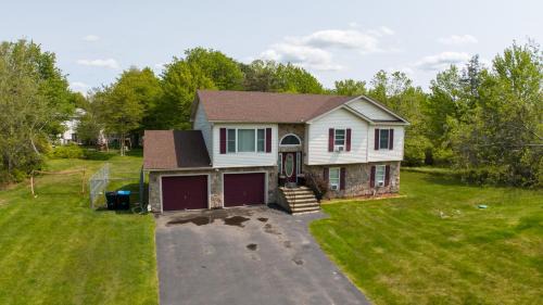 Long Pond House | Joy Cabin Where Family Friends Make Memories