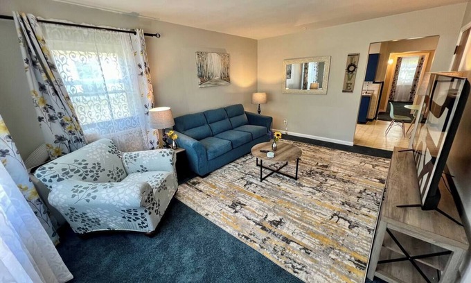 Westwood Apartment | Joyful King 1 Bed Apartment 13 Minutes to Downtwn